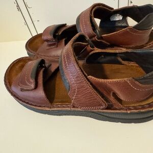 Men’s NAOT Brown Leather Sandals with Black Accents Sz 41 (US 8.5)